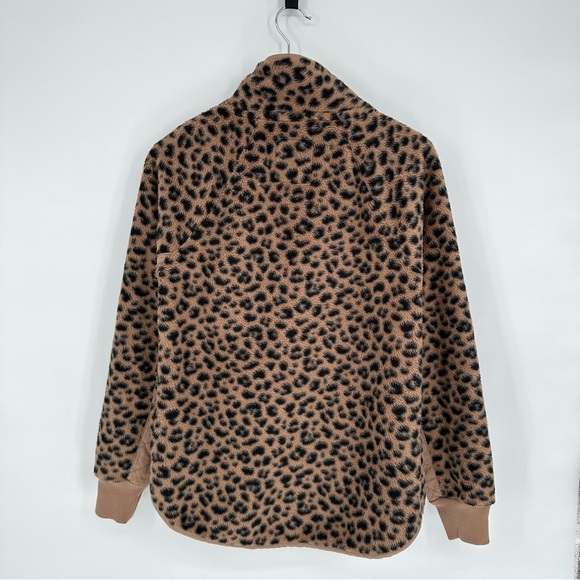 Abercrombie and Fitch Asymmetrical Snap Up Fleece in Leopard Print, Medium - Picture 11 of 14